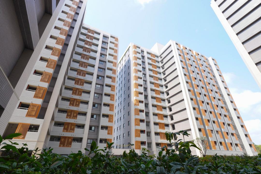 截至114年6月，高市社會住宅規劃戶數已達2萬9826戶，國家住都中心甫完工招租的左營區崇實安居（859戶），受理申請到114年7月8日。(圖:高市府都發局提供)