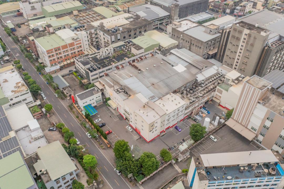 信義全球統計分析，2025上半年上市櫃法人商用不動產市場雖受美中貿易戰、地緣政治等因素干擾，但投資動能仍強，一線也發現企業尋求商仲協助資產健檢需求持續增加。(圖/信義全球資產提供)