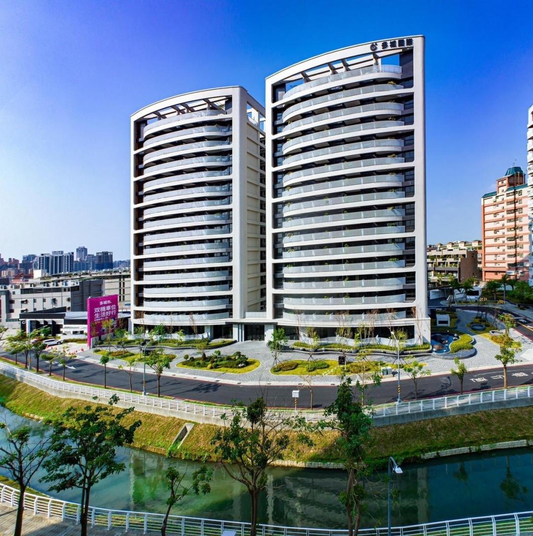 愛河上游也闢建北屋滯洪公園，營造出優美水岸住宅環境，成為景觀輕豪宅大樓推案新熱區。(圖:多城國際提供)