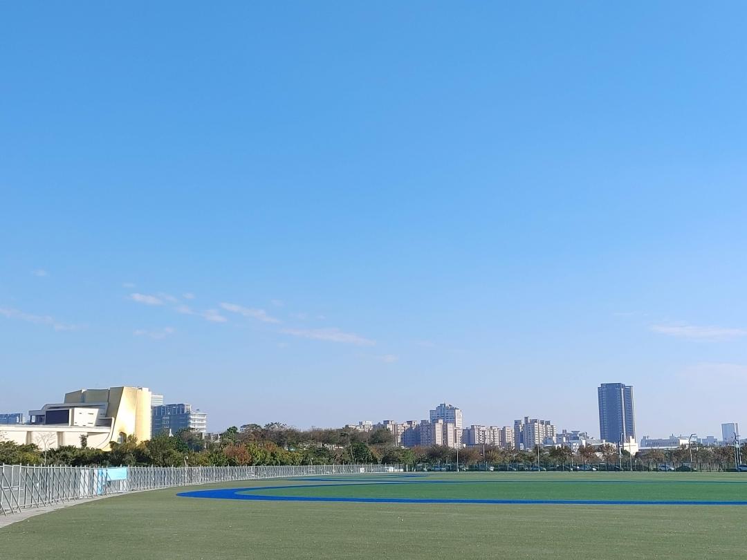 台中市地政局26日辦理區段徵收配餘地標售開標，本次標售共釋出17筆標的，總底價將近520億元！(圖/台灣房屋提供)