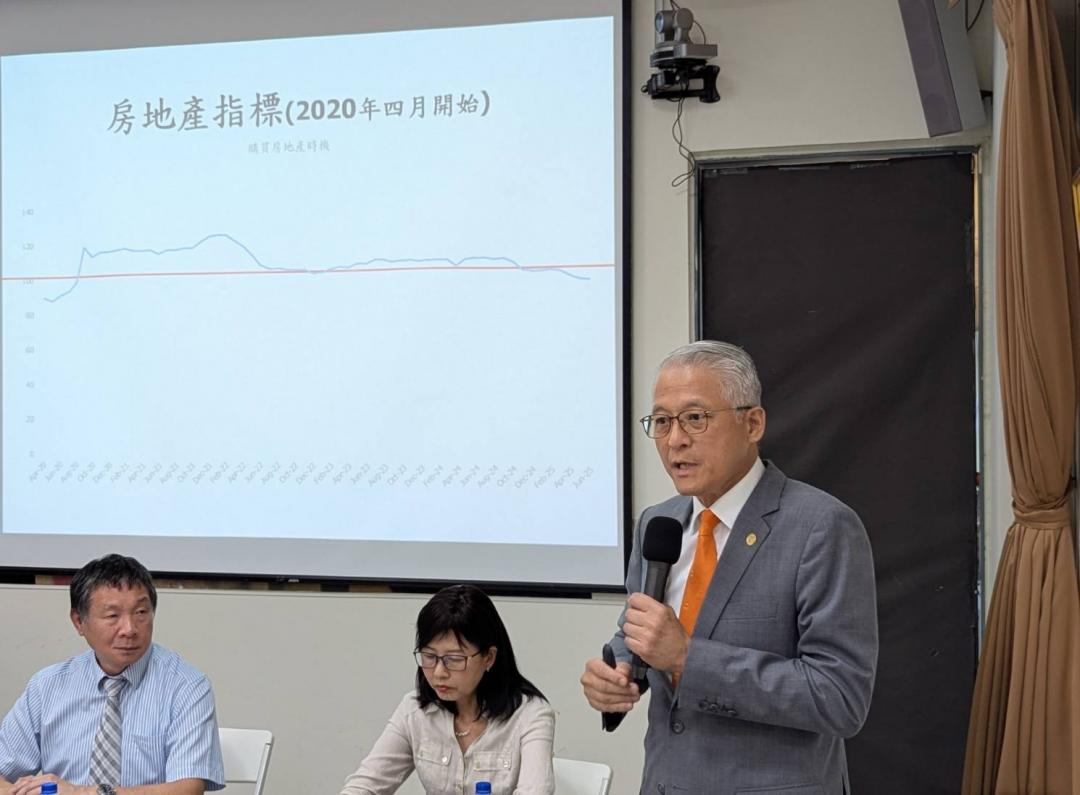 台灣房屋集團首席副總裁周鶴鳴表示，今年買氣原本在過年後有小幅回溫，但Q1季末到Q2干擾消息不斷。(圖/台灣房屋提供)