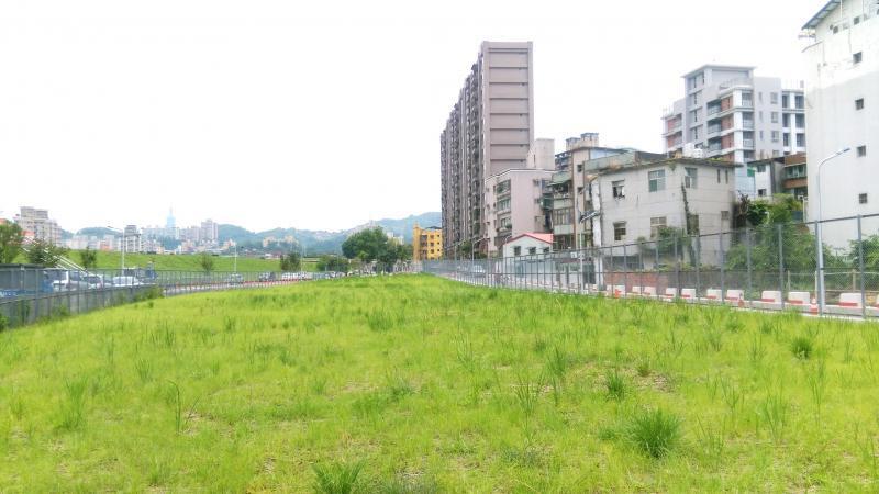 土地臨計劃道路，只要建築線指的出來，就能申請建造執照。（示意圖、資料照）