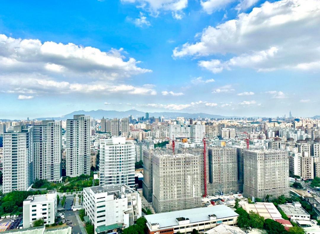 統計新北市9大重劃區近1年的預售屋和成屋大樓的平均單價價差，仁義重劃區兩者相差近30萬元，為榜上最大。(永慶房產集團提供)