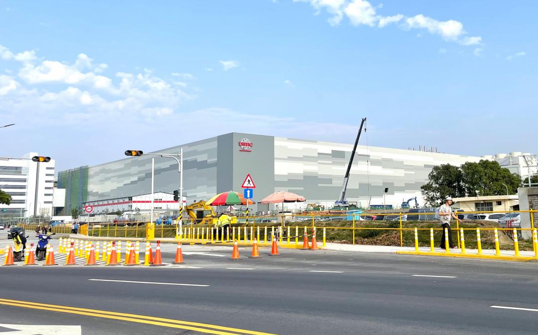 台積電楠梓晶圓廠P1與P2廠投資即已超過1.5兆元，預計園區5座先進製程圓厰，將創造逾7,000個高科技工作機會。