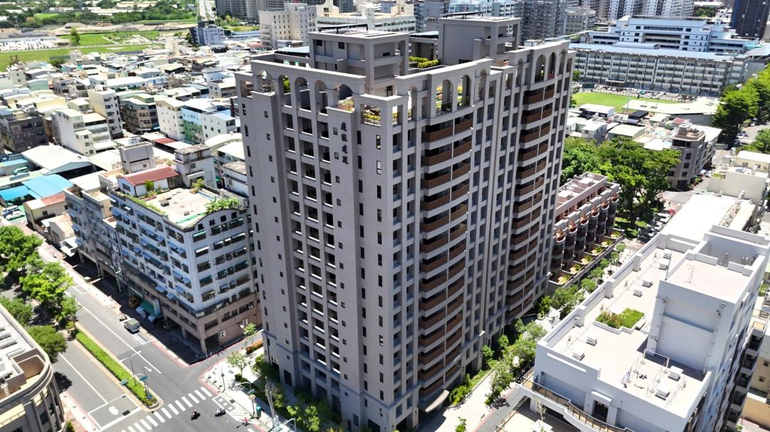 慶旺建設針對高市文化中心生活圈的「文化馥御」換屋大樓新成屋案，推出換屋彈性付款方案，延長換屋族的自備款差額支付期程，讓換屋族能提前入住好宅。(圖:業者提供)