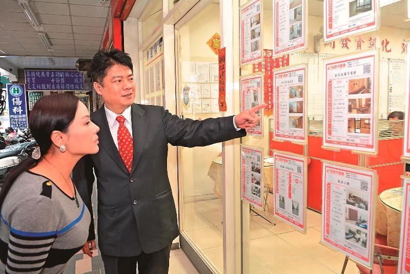 專家表示，仲介市場以斡旋金較常見，但在房市轉冷時，買方提出使用「要約書」被接受的機率較高。（資料照）