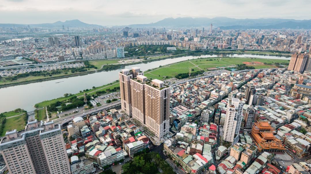市府給予4年整合時間,截至7月3日止,共計54件取得核准,約有54公頃土地將進行翻轉更新,預計可提供3萬1,000坪的公益空間服務在地市民。(圖/新北市政府提供)