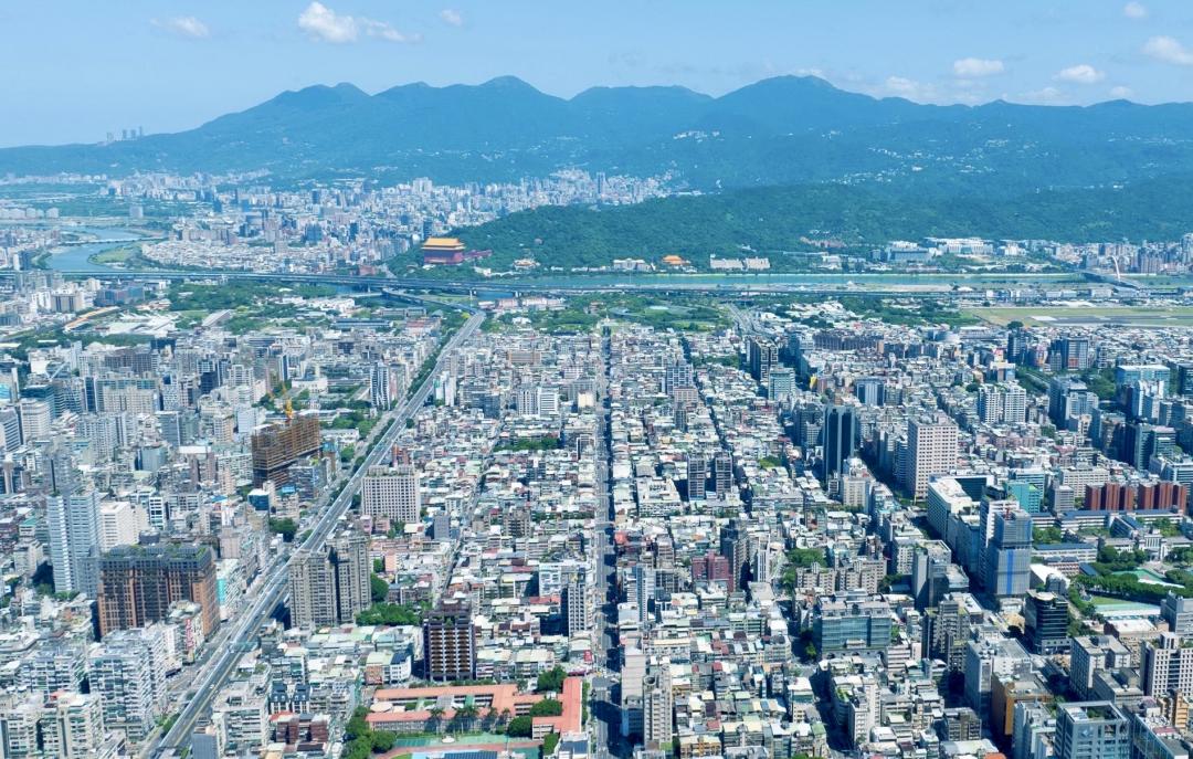 雖然今年上半年預售市場表現熱絡，六都推案總銷金額突破1.2兆元，但在信貸管制、資金緊縮影響下，許多中小建商卻陷入資金調度困境。(圖/鄉林集團提供)