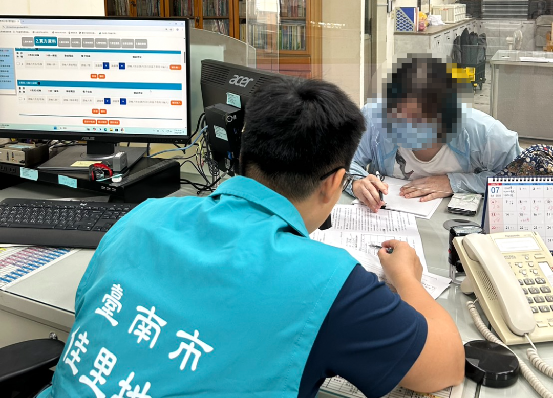 考量民眾因不諳法令規定，出現實價登錄價格或面積資訊申報不實而遭罰，為提升實價登錄資料正確性並保障申報人權益，臺南市政府地政局推動轄區各地所辦理「實價登錄預審服務」。(圖:南市府地政局提供)