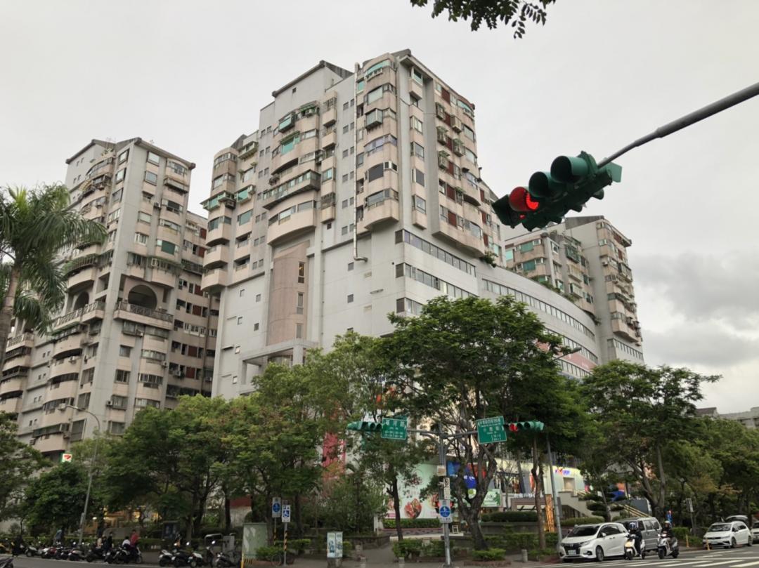 老公寓雖總價相對親民，但對高齡購屋族來說卻不一定買得動。(圖/台灣房屋提供)