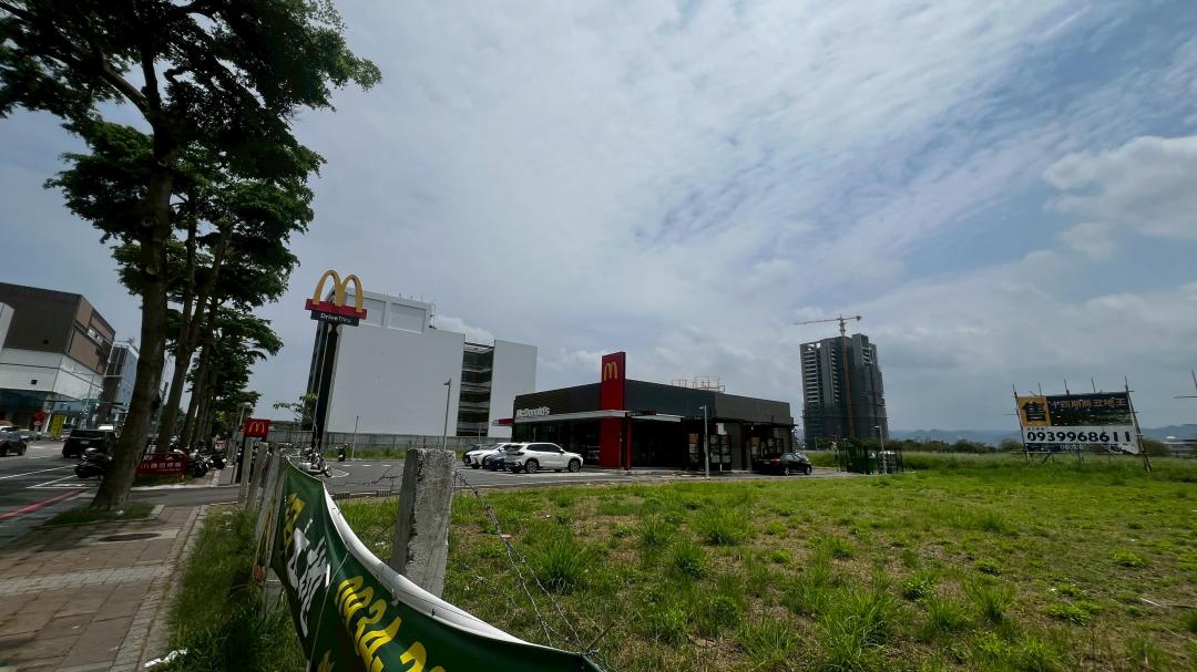 台中市今年上半年的土地交易明顯降溫，「養地風」趨勢又悄悄興起，不少地主看準出租做停車場、連鎖店面或倉儲。(圖/鄉林集團提供)