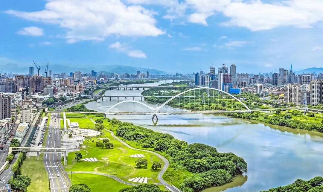 新莊地理位置鄰近台北,加上捷運便利、重劃區持續開發,讓新莊兼具交通、機能與發展潛力。(圖:信義代銷提供)