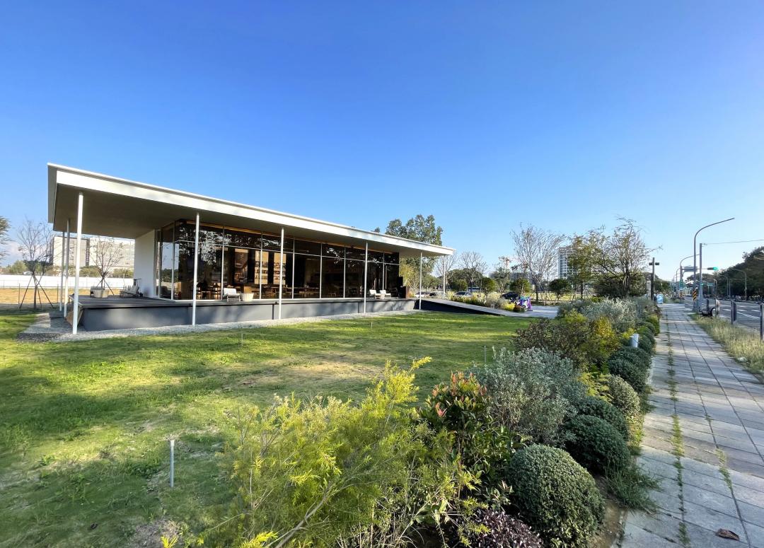 台南市東區平實重劃區周邊緊鄰國賓影城商圈,未來還有捷運藍、綠線在此交會,燙金地段被視為蛋黃中的蛋黃區。