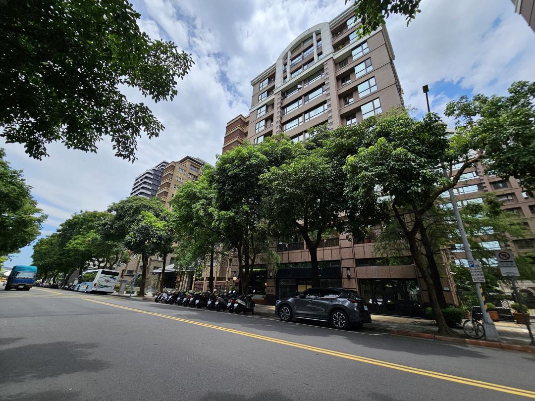 士林行政中心商圈生活環境不錯，吸引醫師族群置產。(圖/信義房屋提供)
