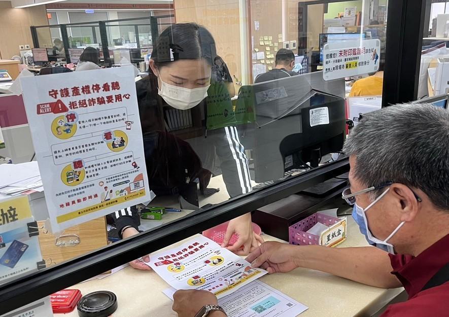 防詐神器變婚姻地雷？人妻瞞夫向閨蜜借錢 1通簡訊險鬧家變