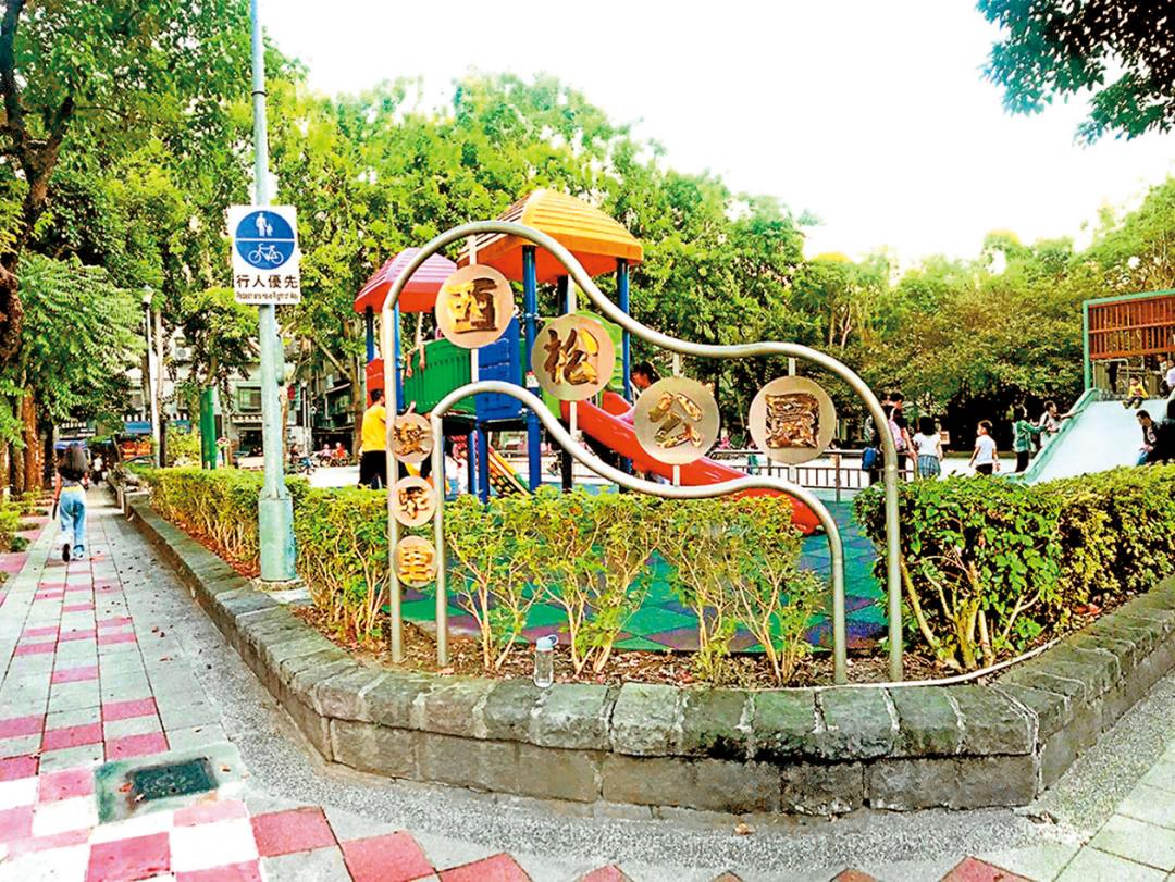 區內近距微風南京商圈。