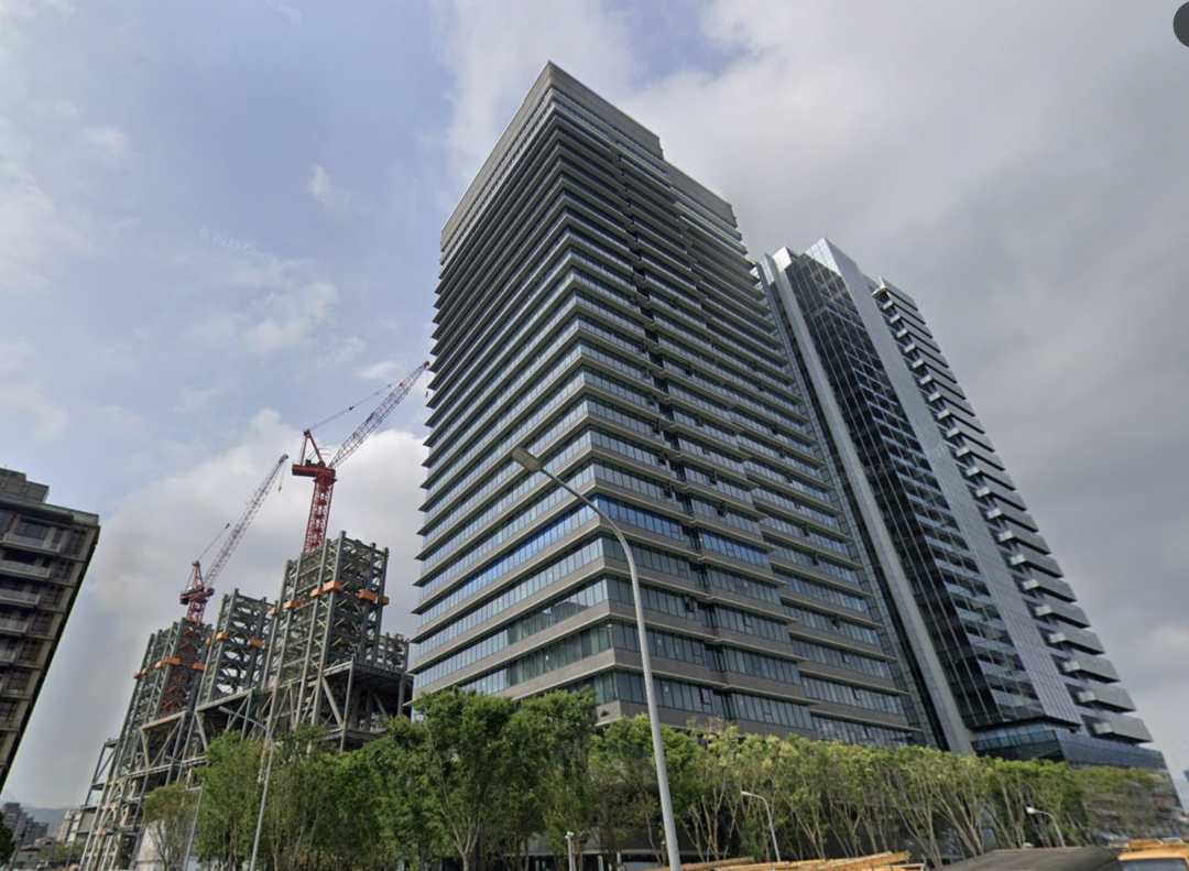 潤泰創新興建的商辦「玉成廣場」，日前公告將整棟出售。（翻攝自GoogleMap街景）