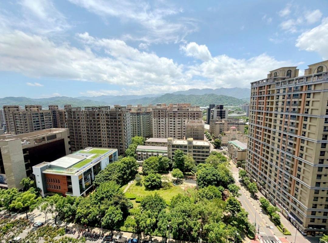 聯徵中心數據顯示近5年六都青年買房出現房價逐漸攀高、坪數卻降低的「小宅化」現象。(永慶房產集團提供)