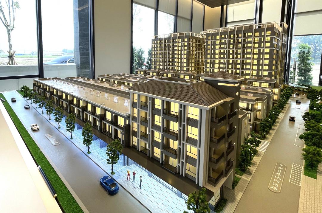 迅速連結柳科的六甲區近台1線省道，臺邦建設集團取得約萬坪基地，新推出複合式透天與大樓造鎮社區「田園調布」預售案，景觀大樓單坪售價帶仍在25~30萬元之間，高樓層景觀戶也陸續吸引醫生客層購屋自住。