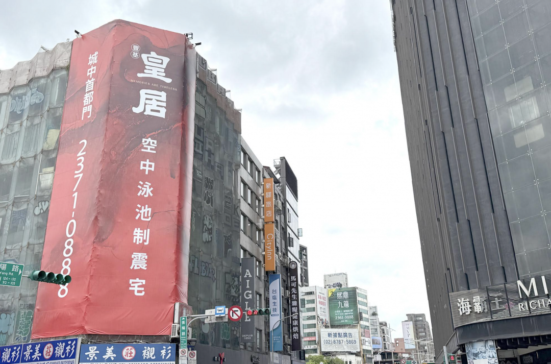 住展風向球發布7月燈號為持續衰退的黃藍燈，為今年的第5顆黃藍燈，是新冠疫情後的最窘狀態。（住展提供）