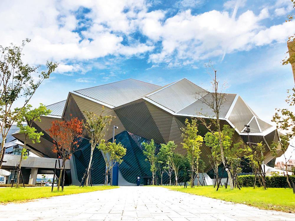 台北流行音樂中心是區內重大建設之一。