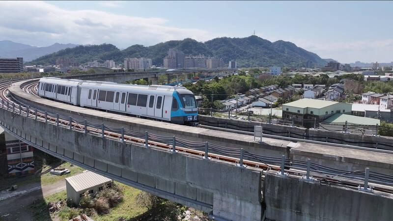 新北捷運三鶯線工程進度已達92.52%，近日全線29輛列車全數報到。（圖/資料照，新北捷運局提供）