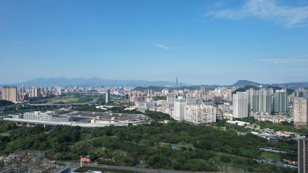 去年下半年信用管制趨嚴，首當其衝的是即將交屋的預售屋，以及將辦理貸款的成屋，在貸款不足、買氣漸緩的情況下，影響交屋時程和意願。(圖/台灣房屋央北十四張重劃店提供)
