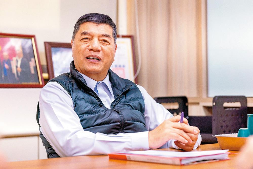 張慶忠為了增加居民信心，還安排住戶實地參訪已完工的社區建案。