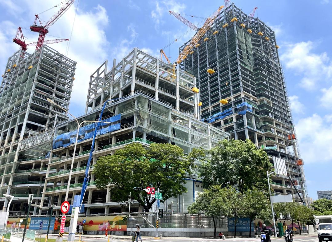 北高雄農16特區周圍，在漢神巨蛋百貨、義享天地與興建中的富邦漢神三館，3年內將形成百貨三角核心。