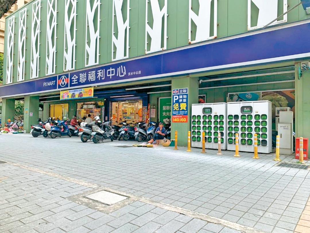 淡海新市鎮家樂福商圈擁有燦坤3C、全聯。