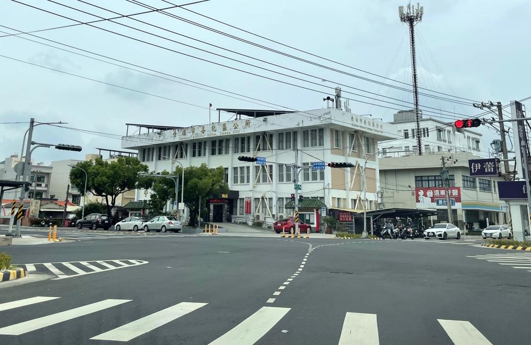 南科穩居國內三大科學園區之首，也帶動周圍善化房市迅速發展，目前鬧區新大樓房價帶站穩4字頭。