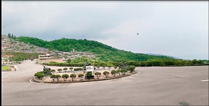 新北市金山「蓬萊陵園」3日進行第一次法拍，開標後僅出現一封投標書，溢價幅度超過3倍，讓法拍市場大為震驚。（圖/資料照，記者吳昇儒翻攝）
