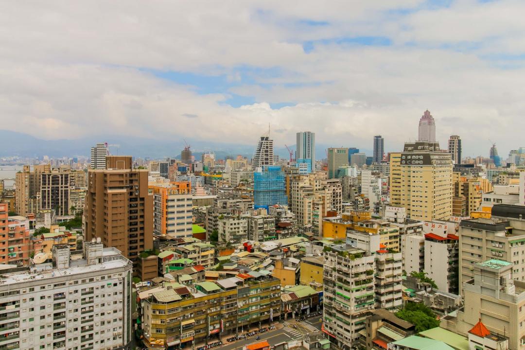 近三年雙北市預售成交總價占比數據顯示，雙北預售房價正逐漸攀高，低總價住宅近乎絕跡。(圖/永慶房產集團提供)