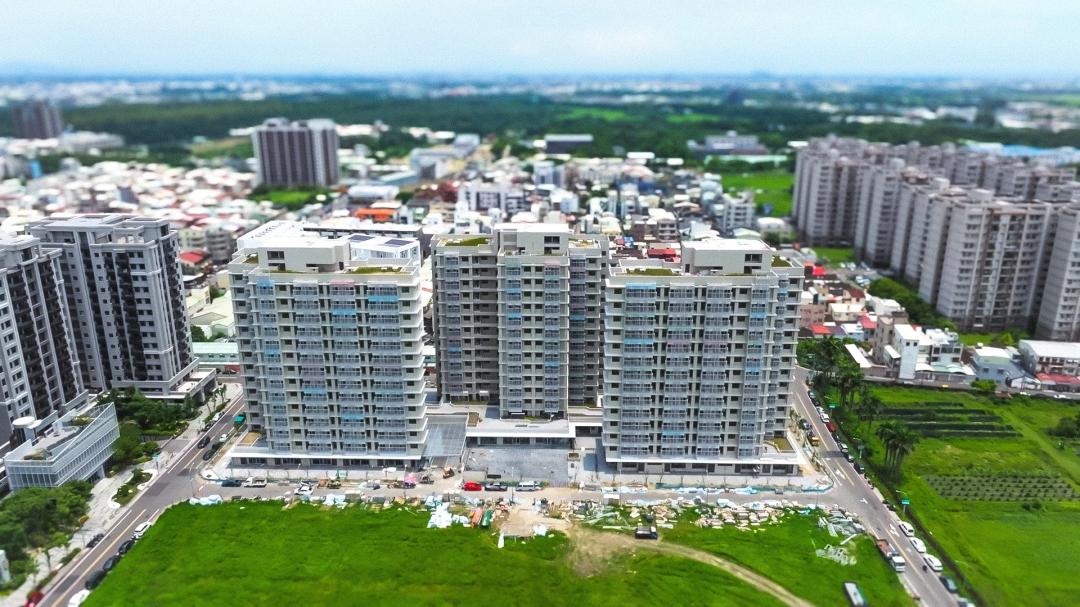 台南首棟婚育宅就訂於9月15日開始受理申請!位於南市東區崇德商圈的「新都安居A」社會住宅總計605戶，其中將包括121戶的婚育宅，提供給新婚及育有學齡前子女的家庭抽籤承租。(圖:南市府都發局提供)