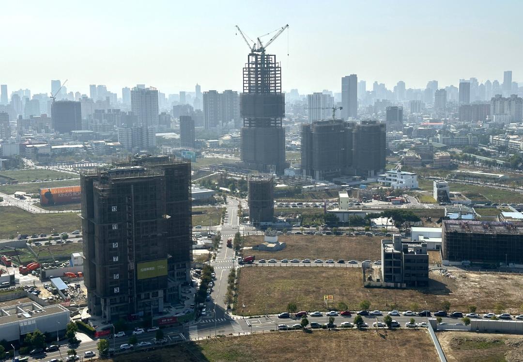 受第二戶限貸5成影響,預售屋的屋主面臨交屋貸款不足,造成推案熱區平轉戶釋出增多,卻也成為多金置產族撿便宜的重點目標。(圖:業者提供)