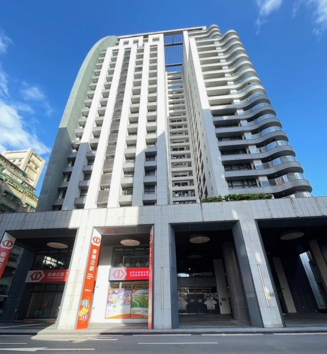 萬華區的「台北晶麒」因總價親民、屋齡新、生活機能完整等優勢,成為近1年台北交易最熱的社區。(永慶房屋提供)