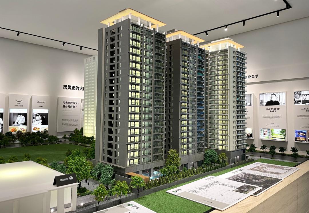 國城建設在平實公園旁新推出的「國城寳實」高質感預售大樓案,目前已有1戶約35.79坪3房含平面車位的23樓景觀戶,最高單坪實登價已達65.68萬元。