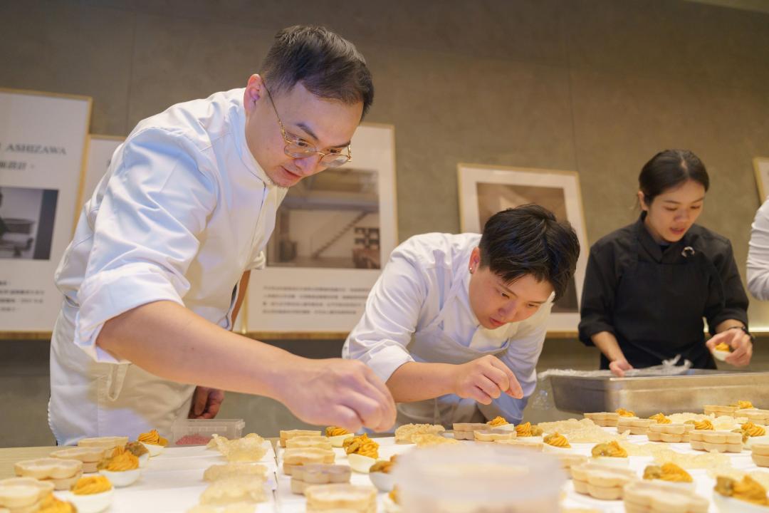 「國城寳實」高質感大樓預售案,業者移植豪宅設計精神與委請國際級建築團隊設計,特別規劃ADD全日餐廳,目前在平實路接待中心持續舉辦已購客米其林餐會與下午茶會。(圖:業者提供)