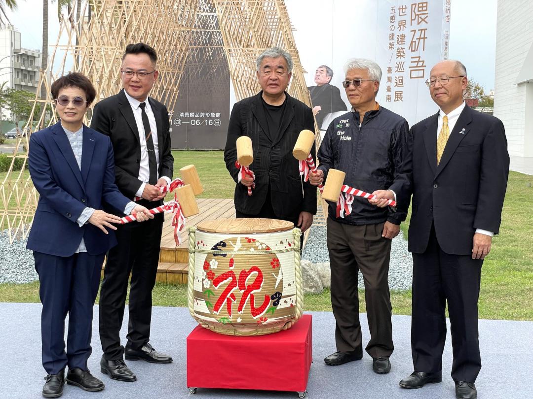 近來南部品牌建商，除了紛紛延請日本建築大師為新案規劃設計，包括知名大師安藤忠雄、隈研吾、丹下憲孝等，或是與日本不動產業者深度營建合作，進行營建工程實地參訪取經，有助開拓國際視野，隈研吾即親自前來2次台南，參與清景麟集團舉辦建築巡迴展。