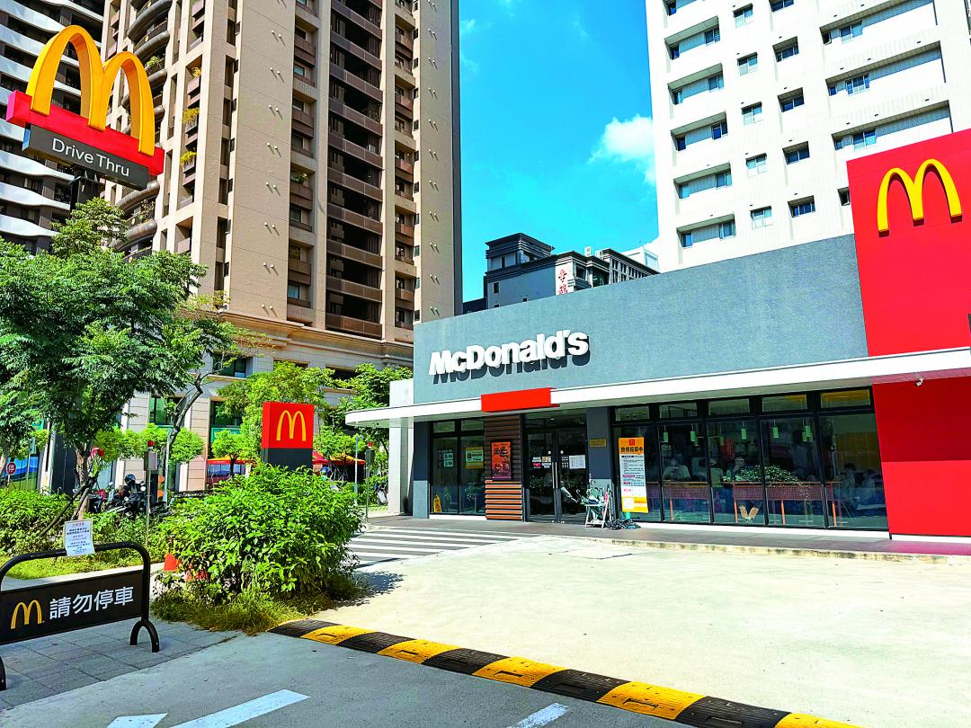 區內連鎖商家逐漸增加,滿足居民所需。