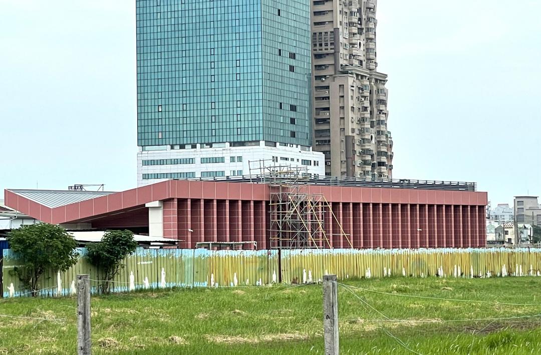 台鐵推動鐵路地下化後，鐵道廊帶也將綠美化，讓生活圈的生活機能更充裕。