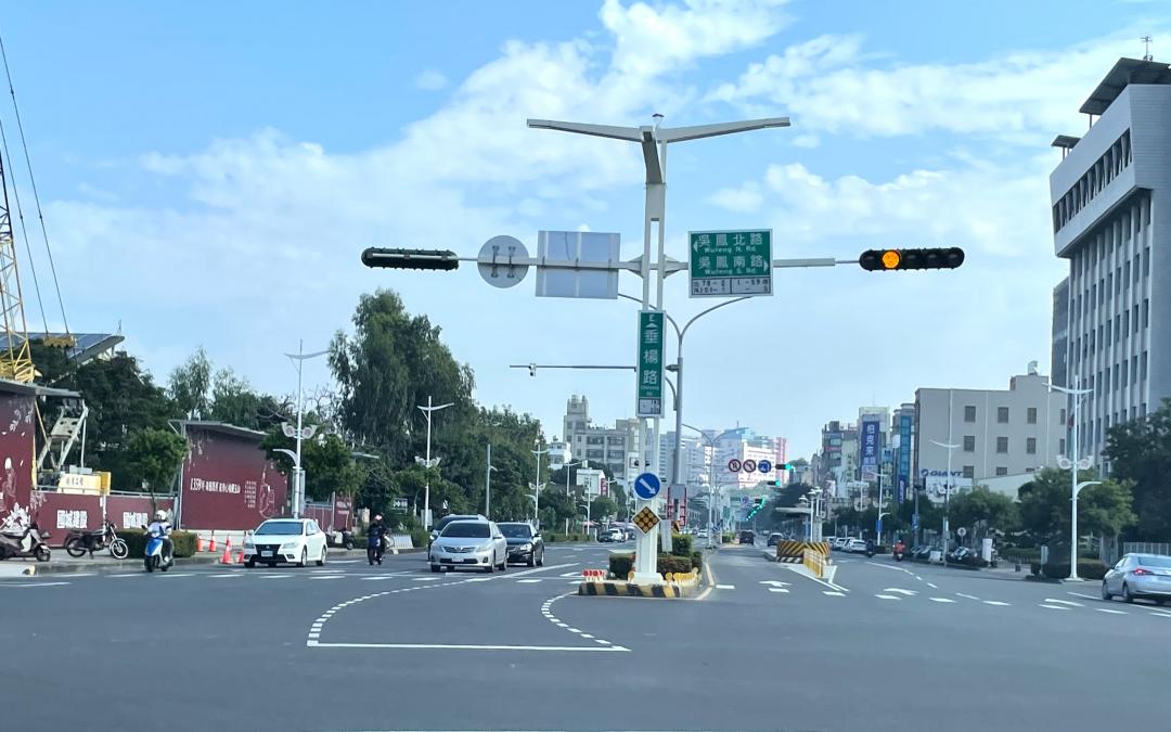 目前嘉義市東區的房價帶，在都更案與新案售價帶動，垂楊路與吳鳳北路等商圈一帶的房價已站穩5字頭。