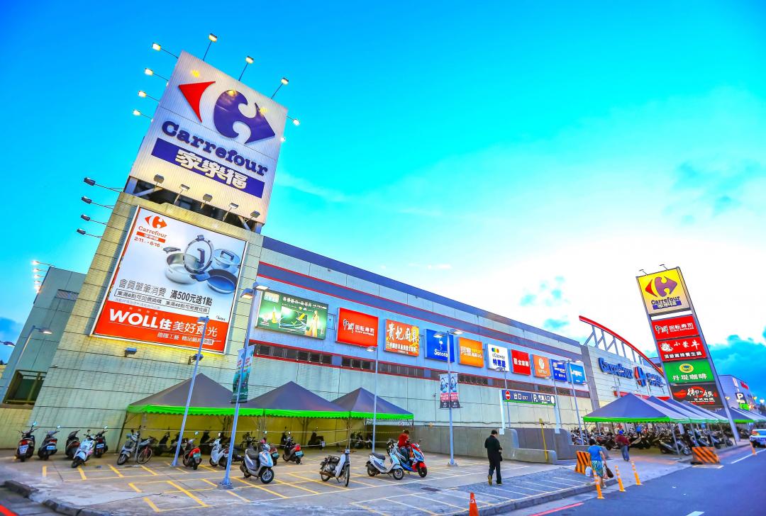 仁德鬧區可迅速約5分鐘車程，連結中山高速公路與仁德特力屋、家樂福商圈。(圖:業者提供)