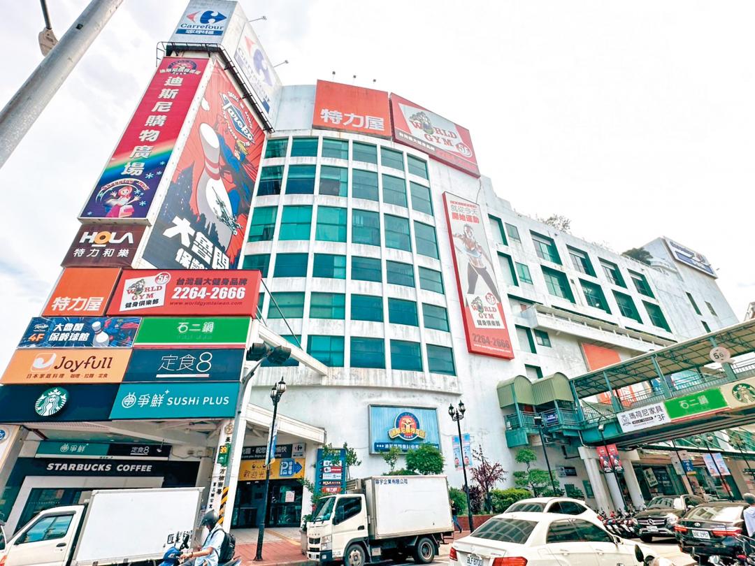 土城家樂福周邊機能成熟，採買便利。