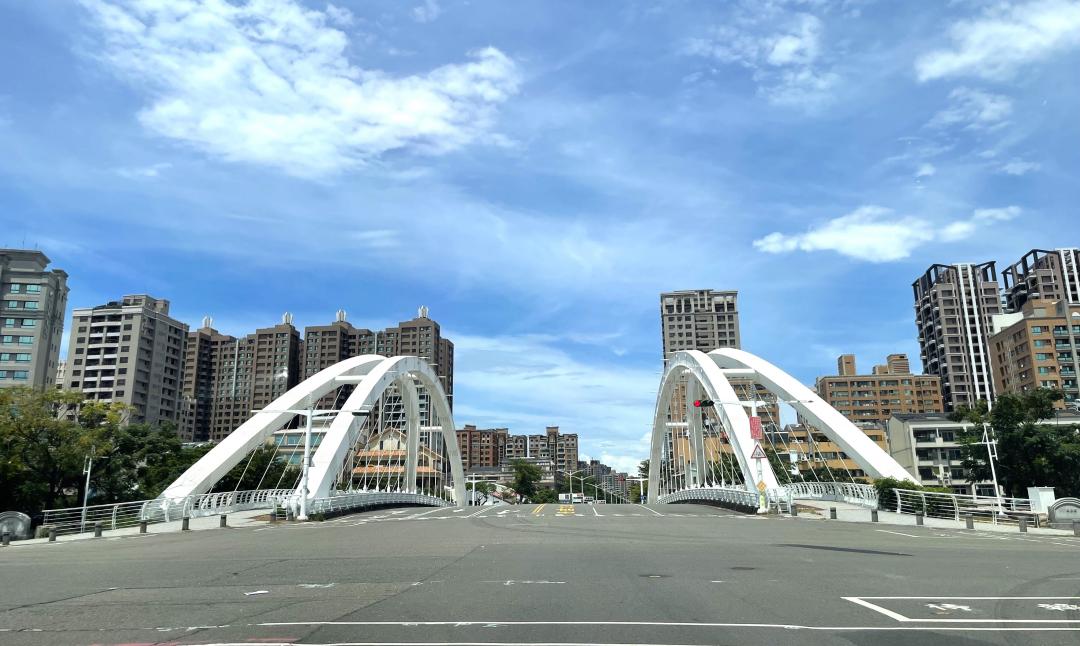 中都榕樹公園生活圈透過願景橋連結美術館園區。