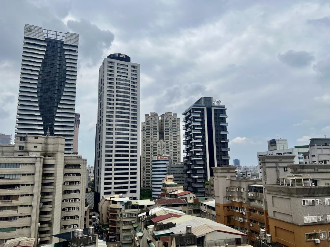 房貸長年只繳息不還本，隨著年紀增長，房貸到期後，可能面臨轉貸不易。（資料照）