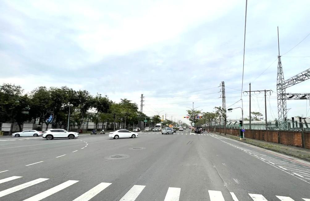 高屏2快全長約22.6公里，路線自高雄左營高鐵路起，向東延伸至國道3號。