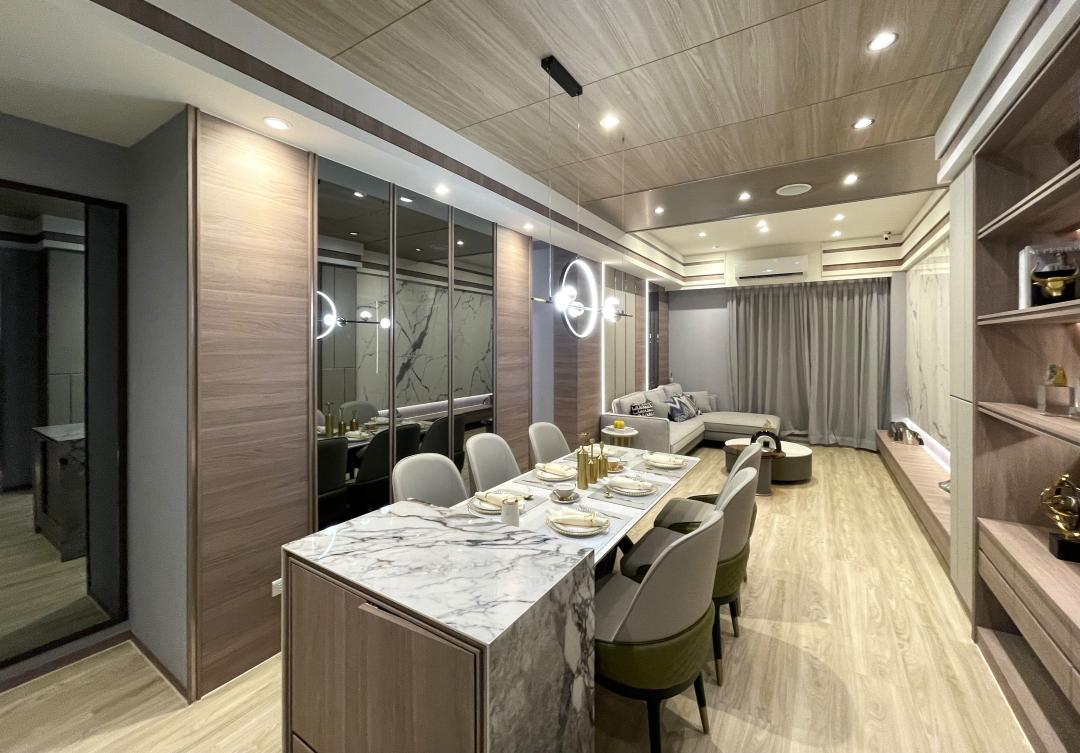 室內空間透過動線巧妙安排，營造充裕視覺感。