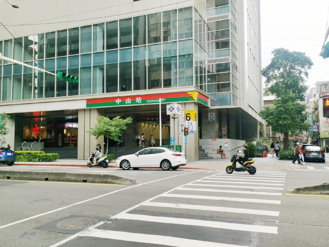 近1年捷運交會站周邊的租金行情，以中山站單坪租金達2千元最高。(永慶房屋提供)