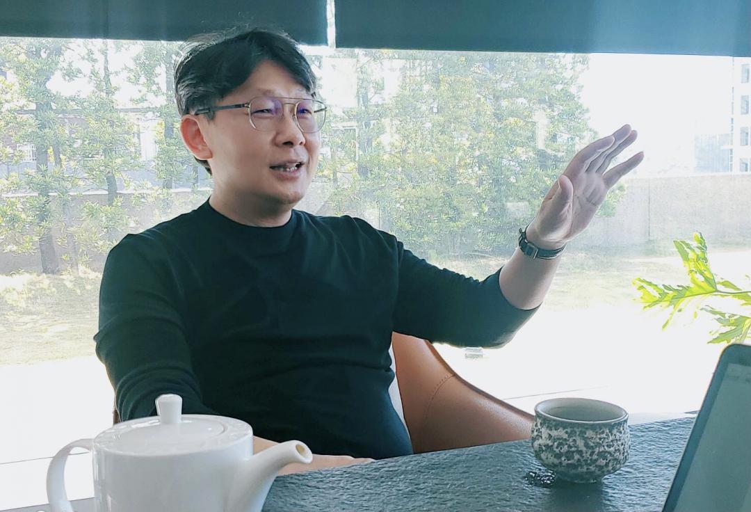 亞昕(5213)總裁姚連地接受自由時報《地產天下》專訪時表示，政府對房市的過度管制，已讓年輕購屋族無辜承受壓力。(圖/資料照)